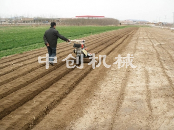 開(kāi)溝培土機(jī)廠家